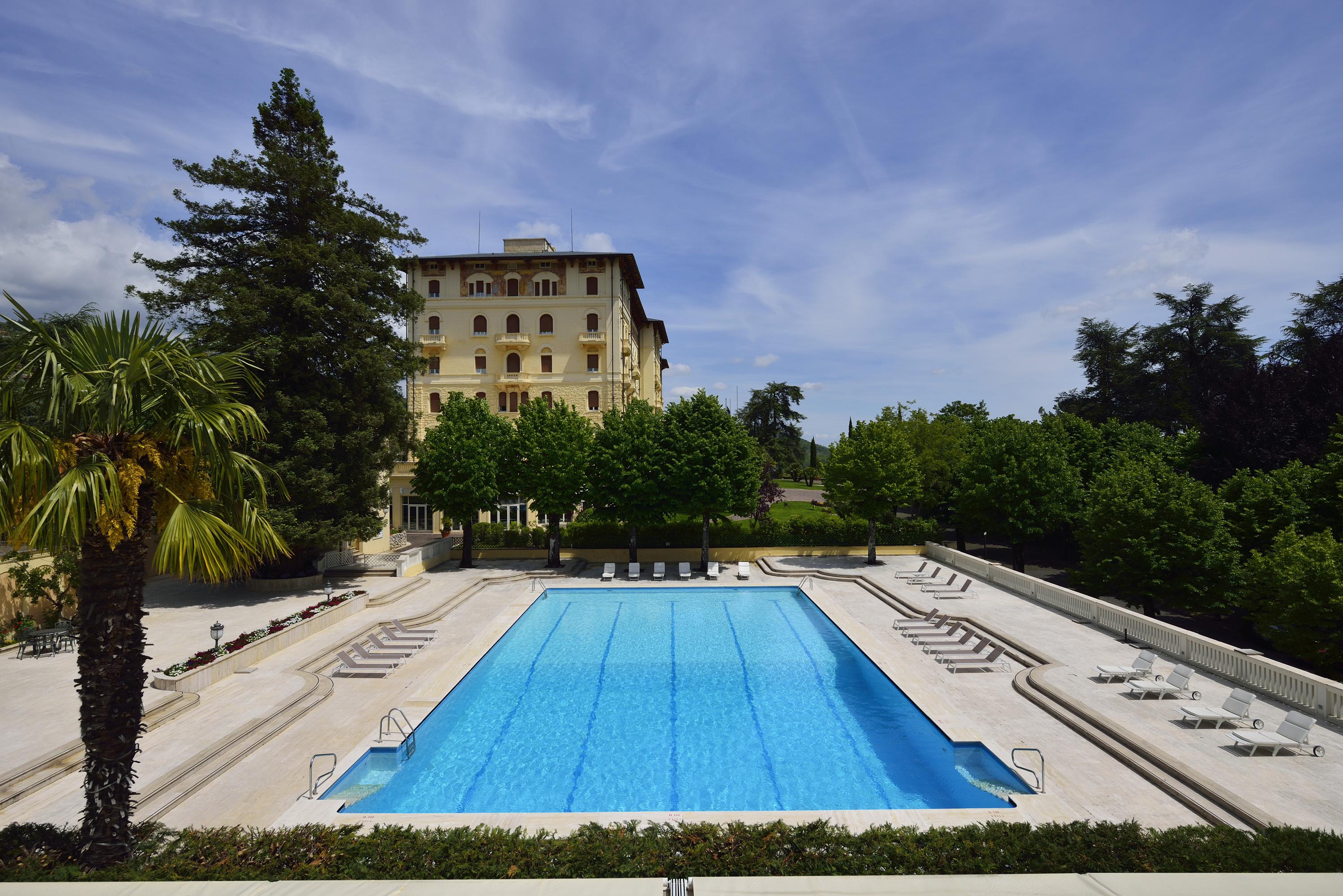 Grand Hotel Palazzo Della Fonte Фиуджи Екстериор снимка