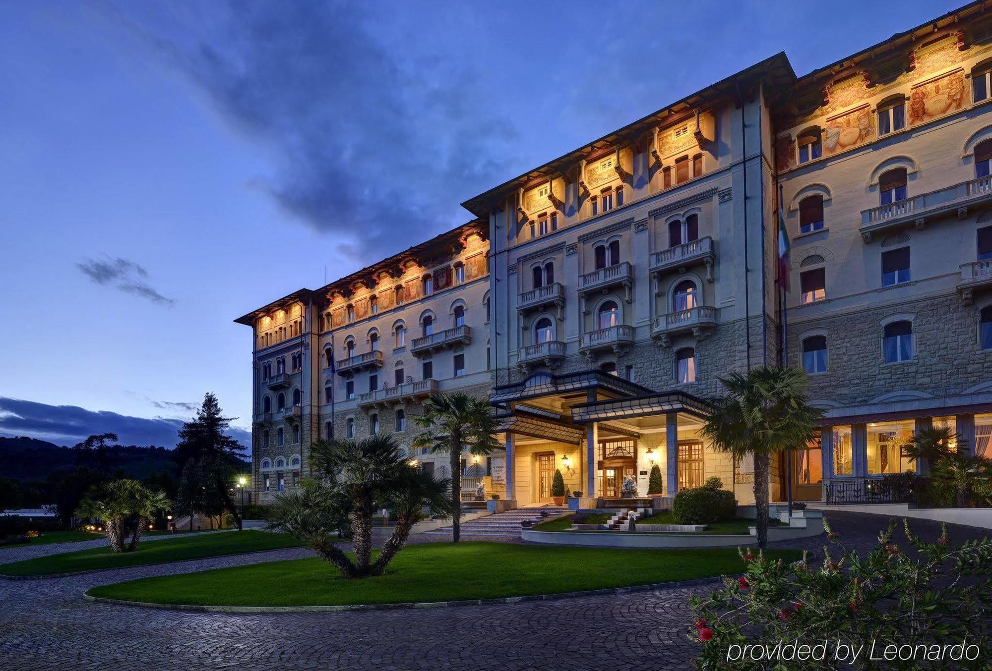 Grand Hotel Palazzo Della Fonte Фиуджи Екстериор снимка