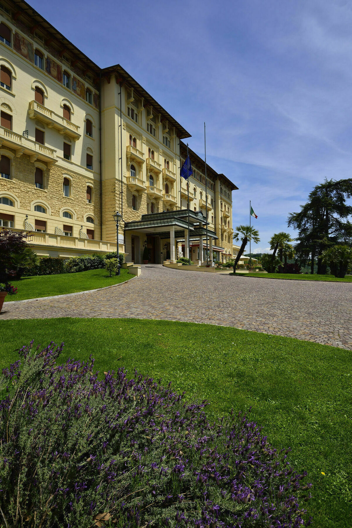 Grand Hotel Palazzo Della Fonte Фиуджи Екстериор снимка